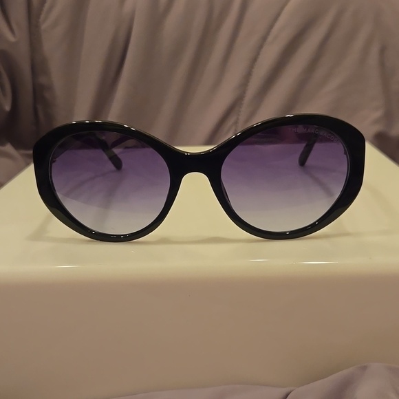 Marc Jacobs oval black Sunglasses brand new in case main image 6